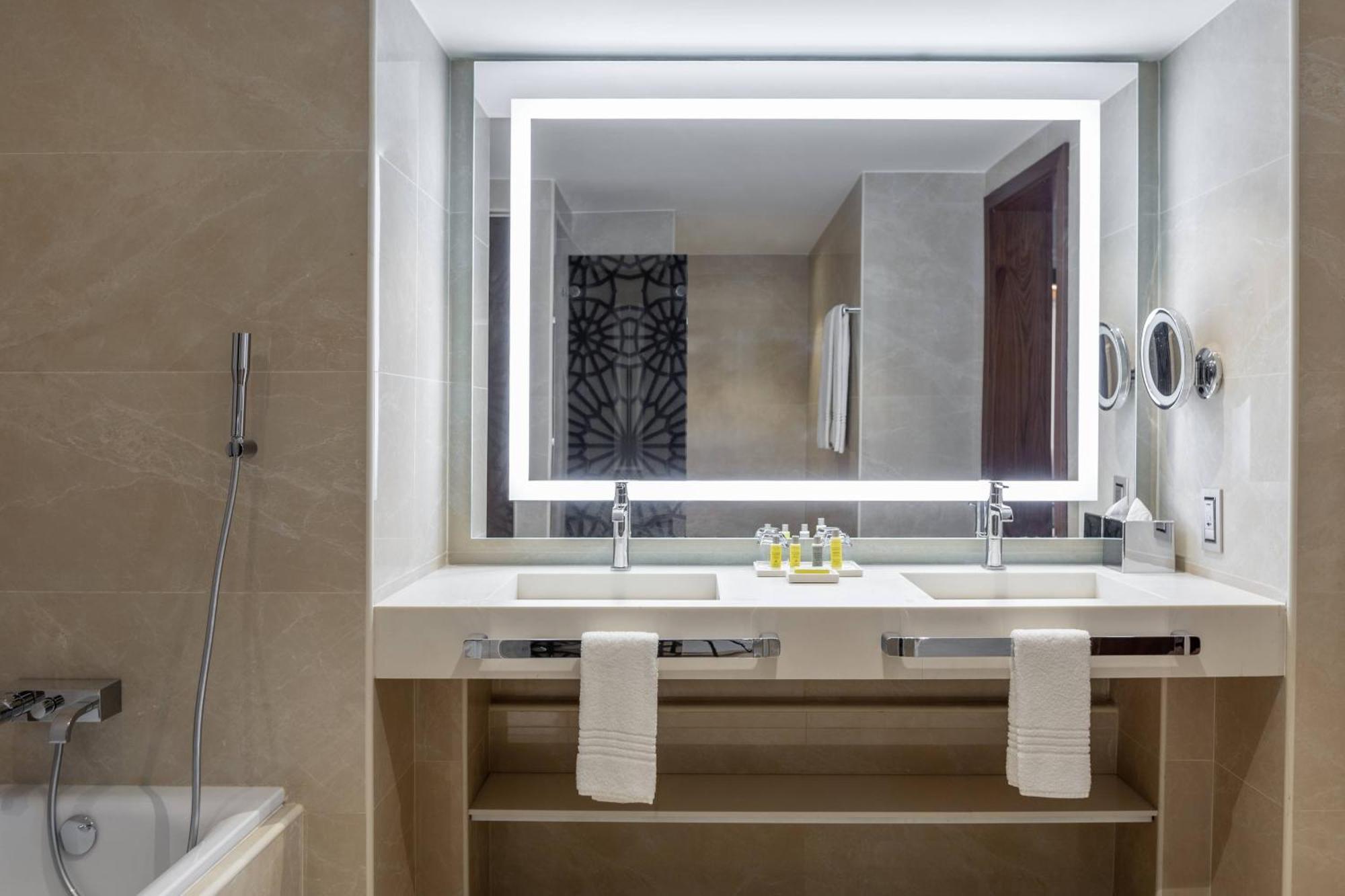 Algiers Marriott Hotel Bab Ezzouar Exterior photo